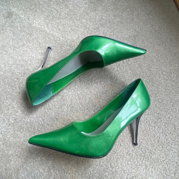 NWT Pierre Dumas Heels in Kelly Green, Size 8 - Picture 3 of 8